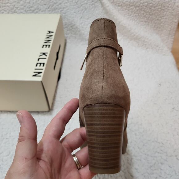 NEW Anne Klein Women's Regency Ankle Boot Bootie Truffle SIZE 9.5 M - Picture 7 of 8